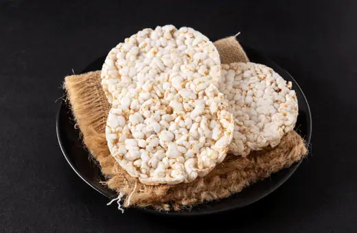 Puffed rice cakes have a light, airy texture similar to that of a rice cracker. The flavor is generally neutral, with a hint of sweetness from the malt syrup that is used as a binding agent. 