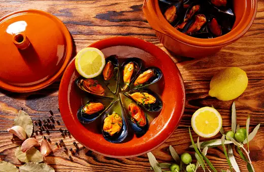 Steamed mussels are a delicious and easy-to-prepare seafood dish. The mussels are cooked in a savory broth, then steamed until they are tender and juicy. 
