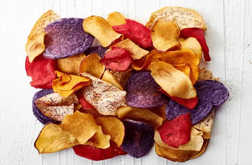 Lotus root chips have a mild taste similar to other root vegetables, such as sweet potatoes or turnips. 